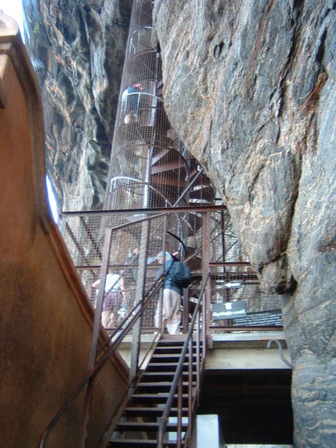 Suzanna Travels to Sri Lanka